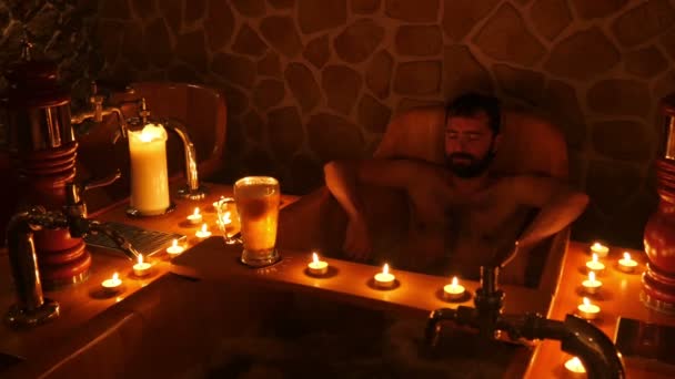 Man in czech beer spa - Séquence, vidéo