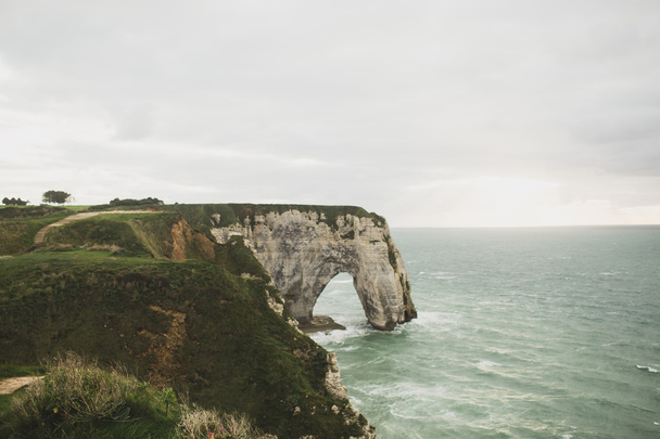 Famous panorama Etretat, La Manche - Фото, изображение