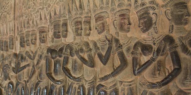Бас-Рабат в Ангкор-Вате показывает ряд Апсарас
 - Фото, изображение