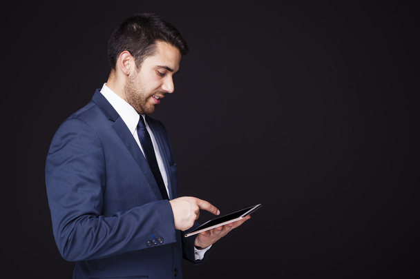 Businessman using digital tablet - Фото, зображення