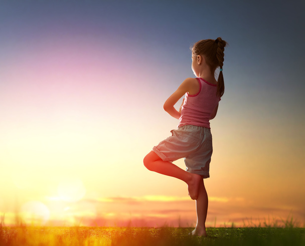 Girl is practicing yoga - Foto, Imagem