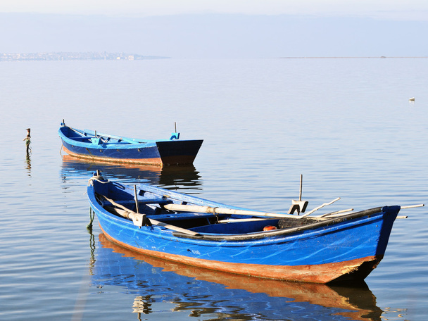 Barcos de pesca atracados
 - Foto, Imagem