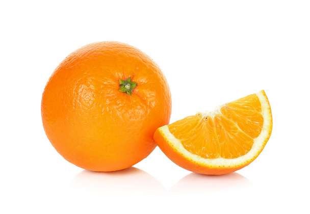 oranje vruchten geïsoleerd op de witte achtergrond - Foto, afbeelding