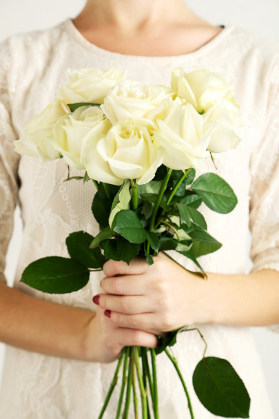 hands holding bouquet of  roses - Fotó, kép