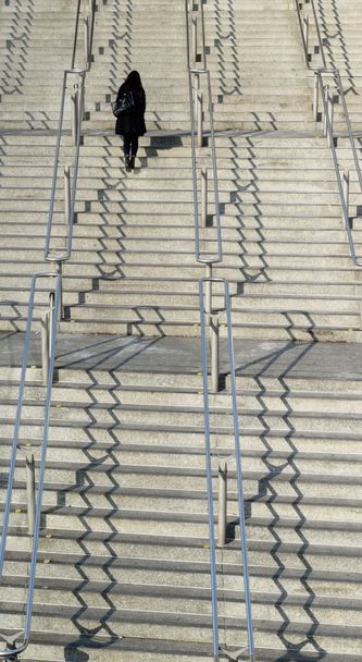 Escaleras y pasamanos
 - Foto, Imagen