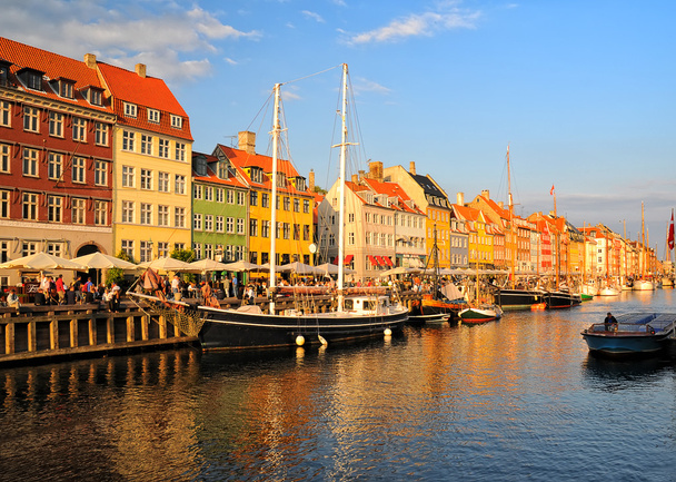 Copenhague Nyhavn distrito ao pôr do sol
 - Foto, Imagem