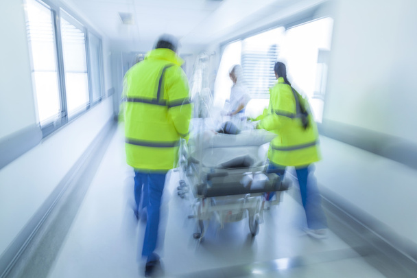 モーションぼかし担架ガーニー子患者病院の緊急治療 - 写真・画像