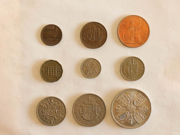 wstępnie po przecinku gbp Funty brytyjskie monety (waluta Polska), przed dziesiętny - dzień (15 lutego 1971) - farthing, pół grosza, grosza, trzy pensy, sześć pensów, Szyling, dwa szylingi - Zdjęcie, obraz
