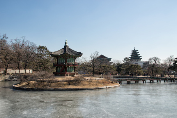 Hyangwonjeong paviljoen in Gyeongbokgung Paleis - Foto, afbeelding
