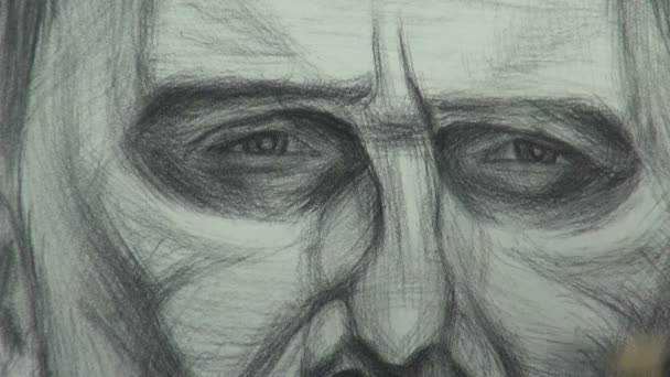 Desenhar um estudo dos olhos de um homem com um lápis de carvão
 - Filmagem, Vídeo