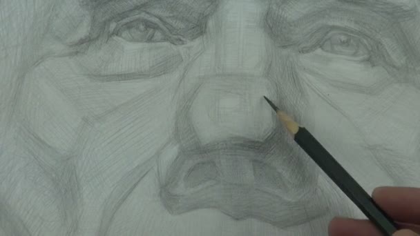 Kreslení studie starého muže pravé oko s grafitem tužka - Záběry, video