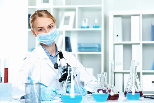 Young scientist working in laboratory - Φωτογραφία, εικόνα