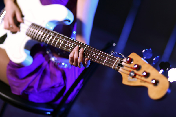 Young guitar player performing in night club - Fotoğraf, Görsel