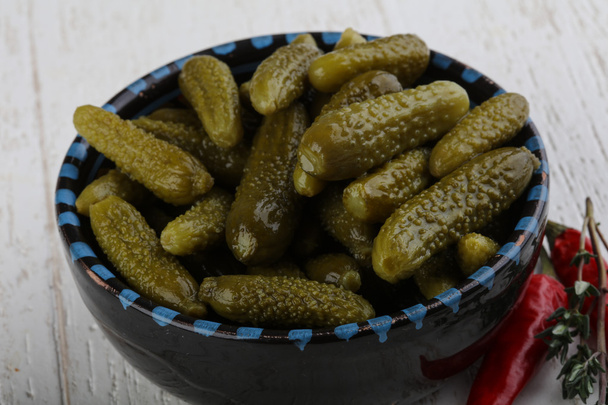 kleine gepekelde komkommers - Foto, afbeelding
