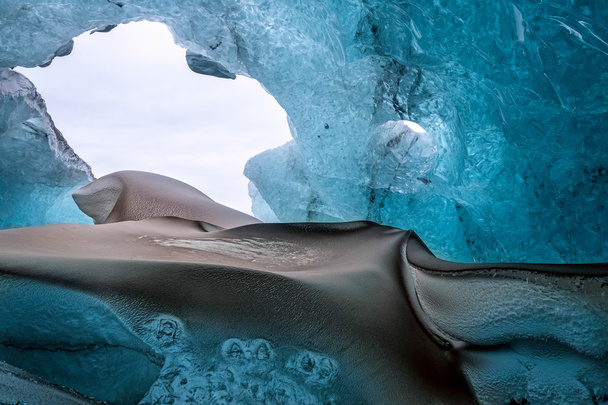 Grotta di ghiaccio di cristallo vicino a Jokulsarlon - Foto, immagini