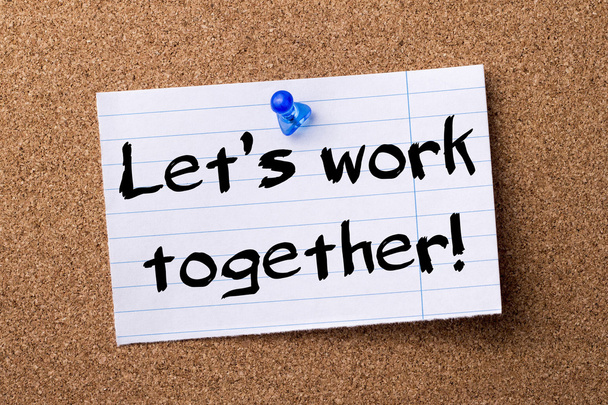 Let's work together! - teared note paper  pinned on bulletin b - Foto, imagen