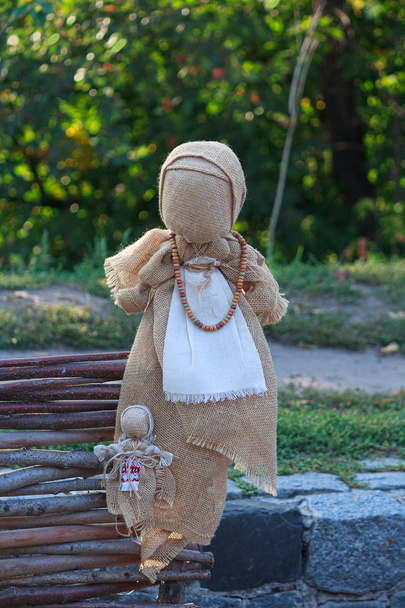 Український народний фольклорний лялька-мотанка у поданні. Ретро - Фото, зображення