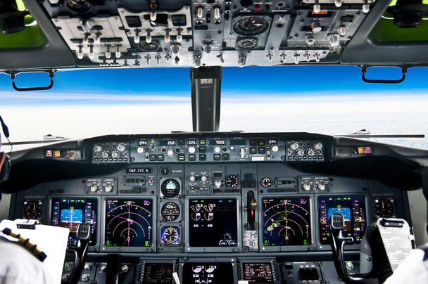 Modern uçak uçak uçuş güvertesinden görüntülemek - Fotoğraf, Görsel