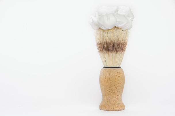 Escova de barbear clássica de madeira
 - Foto, Imagem