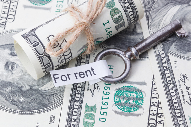 Money and business idea, The dollar bills tied with a rope, with a sign on key fob - For rent - 写真・画像