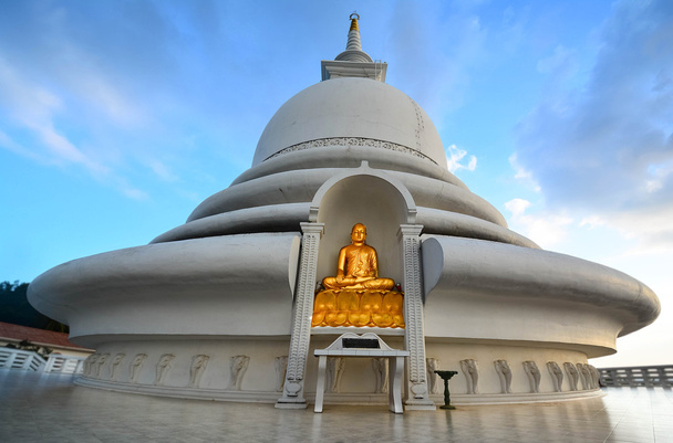 Japanese Peace Pagoda In Rumassala, Sri Lanka - 写真・画像