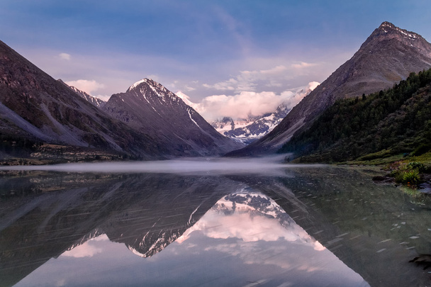 Mountain lake with reflections, Altai - Zdjęcie, obraz