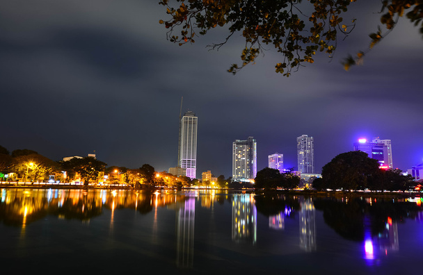 Colombo Beira Lake, Skyline And Modern Skyscrapers - Fotografie, Obrázek