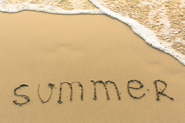 word Summer drawn on sand beach - 写真・画像