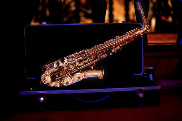 Instrumento musical saxofone
 - Foto, Imagem