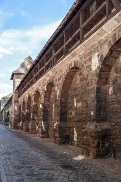 Stadtmauern entlang des Frauentorgrabens in Nürnberg, 2015 - Foto, Bild
