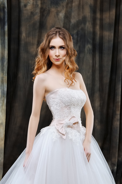 portrait of pretty bride in wedding dress - Fotoğraf, Görsel