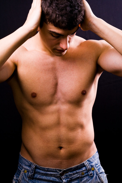 Seksikäs komea lihaksikas nuori mies
 - Valokuva, kuva