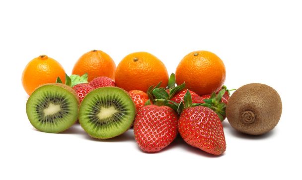 kiwi, mandarino e fragole su fondo bianco
 - Foto, immagini