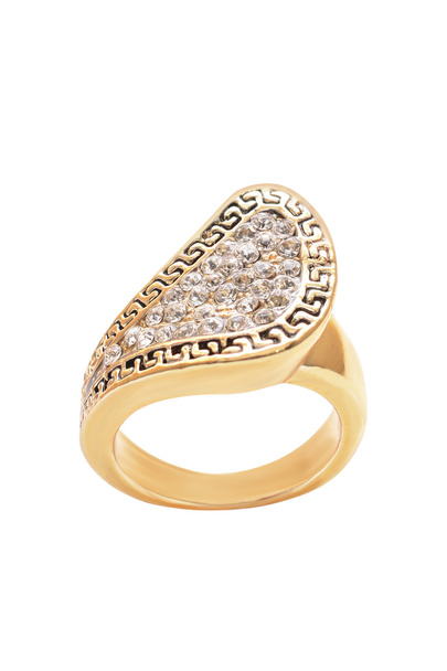 anel de ouro com um ornamento em um fundo branco
 - Foto, Imagem