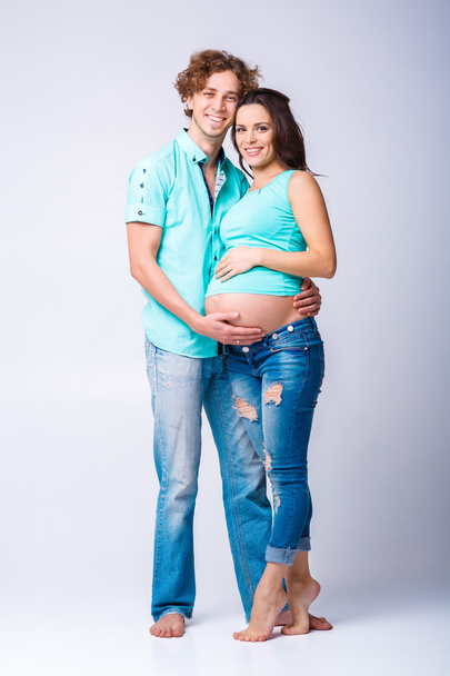 pregnant woman with her husband - Фото, зображення