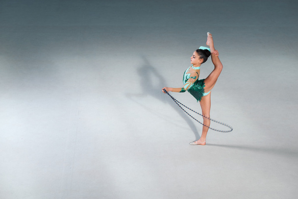 gymnast in costume performs exercises with rope - Foto, Bild