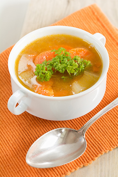 Stufato di carote in una tazza di minestra
 - Foto, immagini