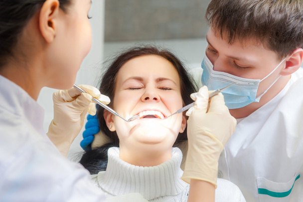 Пациентка с открытым ртом
 - Фото, изображение