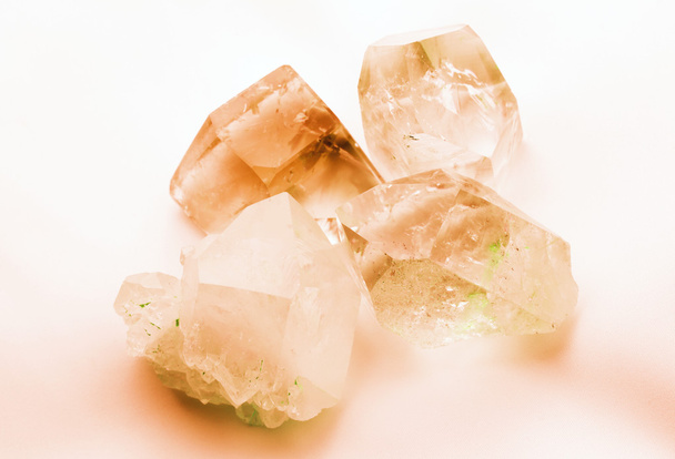 Hermosos cristales de roca de cuarzo semipreciosas de color citrino topacio
 - Foto, imagen