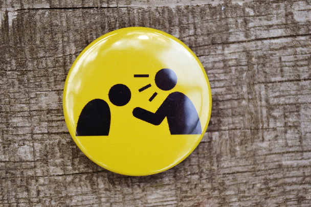 żółta ikona z czarny mały człowiek krzyk - Zdjęcie, obraz