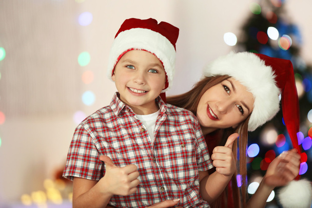 girl and boy in Christmas room - Foto, afbeelding