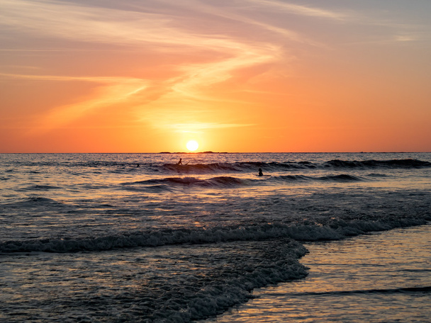 surfování při západu slunce - Fotografie, Obrázek