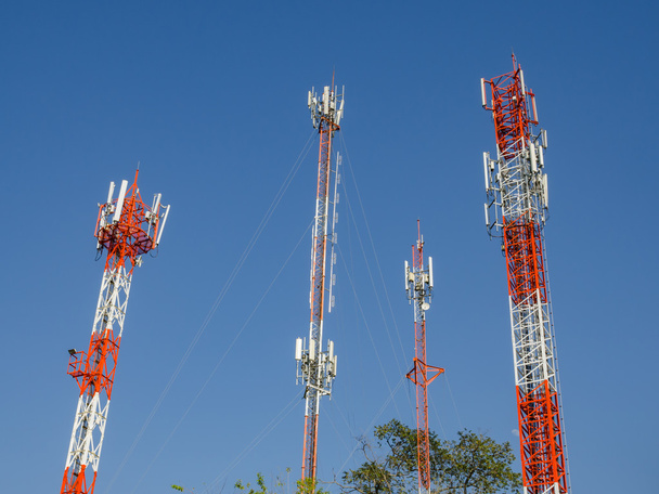 Antena e torre celular
 - Foto, Imagem