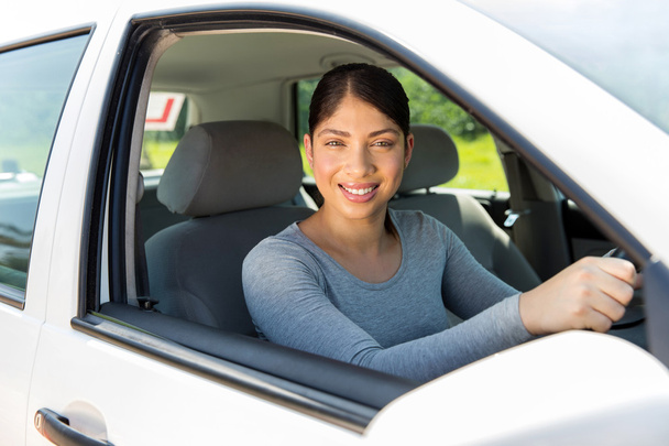 female driver in car - Foto, immagini