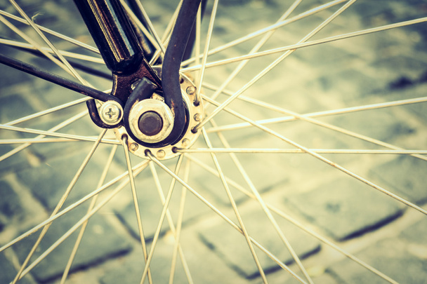 rueda de bicicleta de metal
 - Foto, imagen