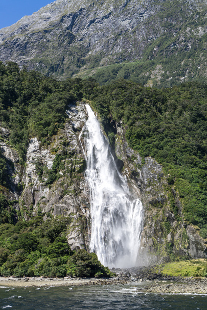 Водопад Милфорд-Саунд
 - Фото, изображение