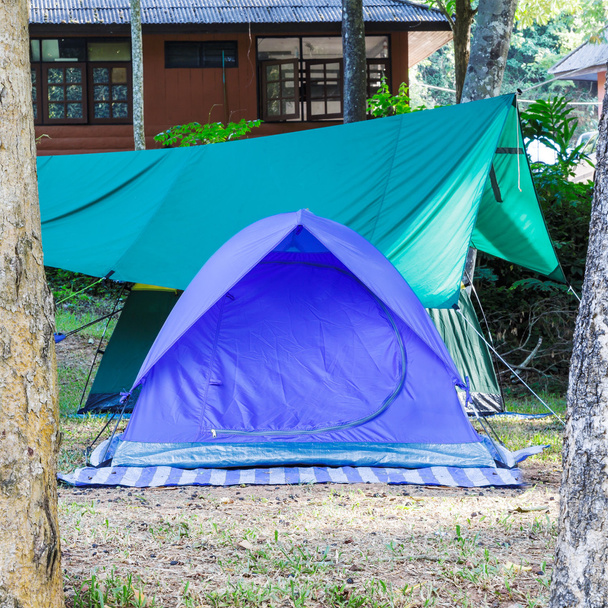 barraca cúpula azul para camping
 - Foto, Imagem