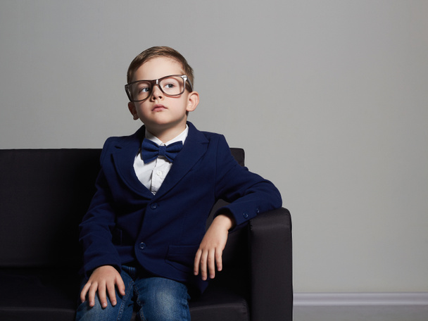 petit garçon à la mode en costume et glasses.stylish enfant
 - Photo, image