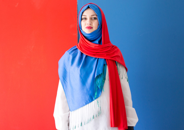 Beautiful Arabic girl with scarf - Φωτογραφία, εικόνα