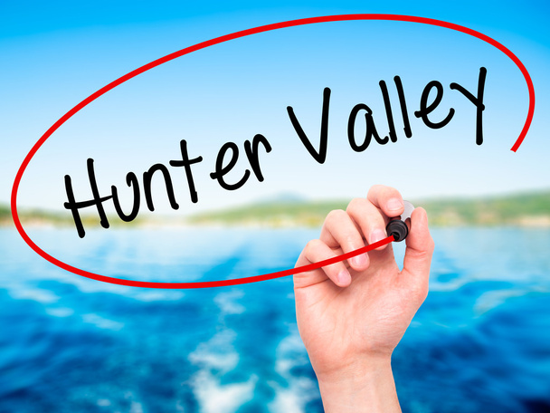 Ruka muže psaní Hunter Valley černým fixem na vizuální ob - Fotografie, Obrázek